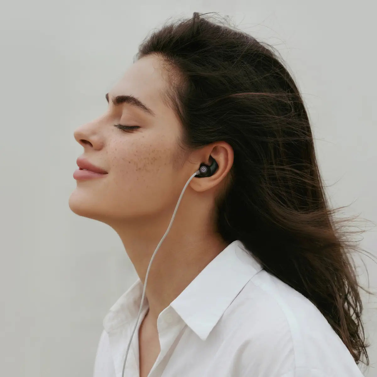 Comparison of ear-worn vagus nerve stimulation devices for relaxation, sleep, and stress support including ZenoWell Luna