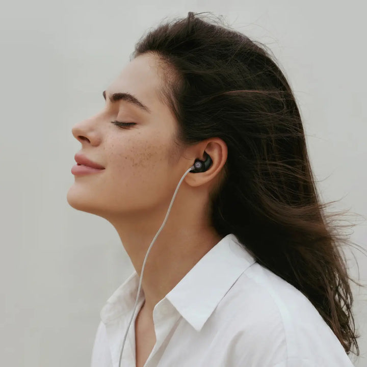 Comparison of ear-worn vagus nerve stimulation devices for relaxation, sleep, and stress support including ZenoWell Luna